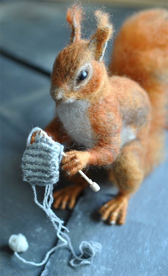 ContentsKnittingSquirrel1web