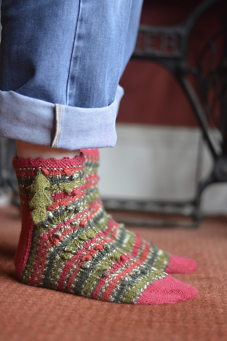 WYS Holly Berry Christmas Socks