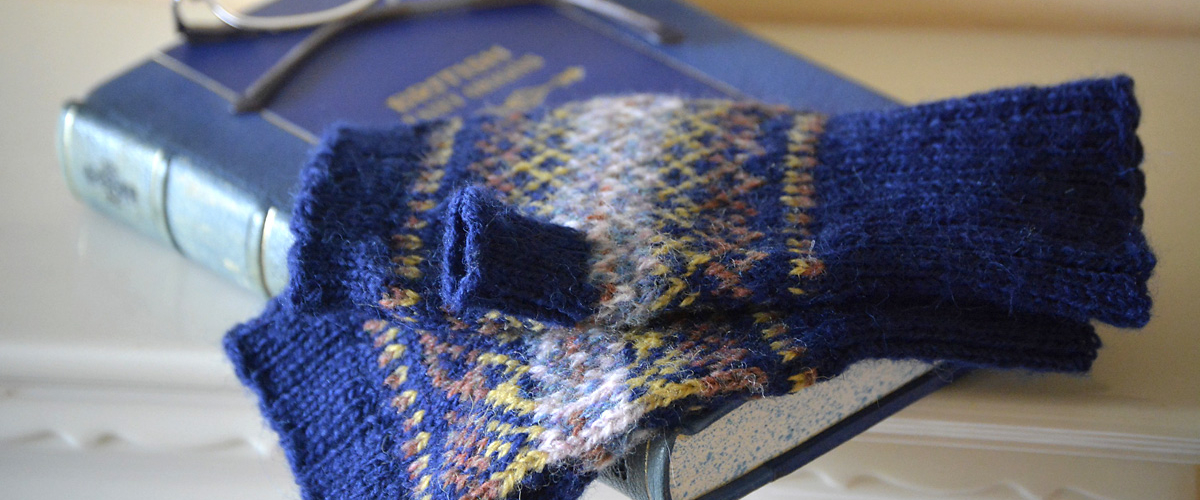 Blue-Fair-Isle-Fingerless-Mitts